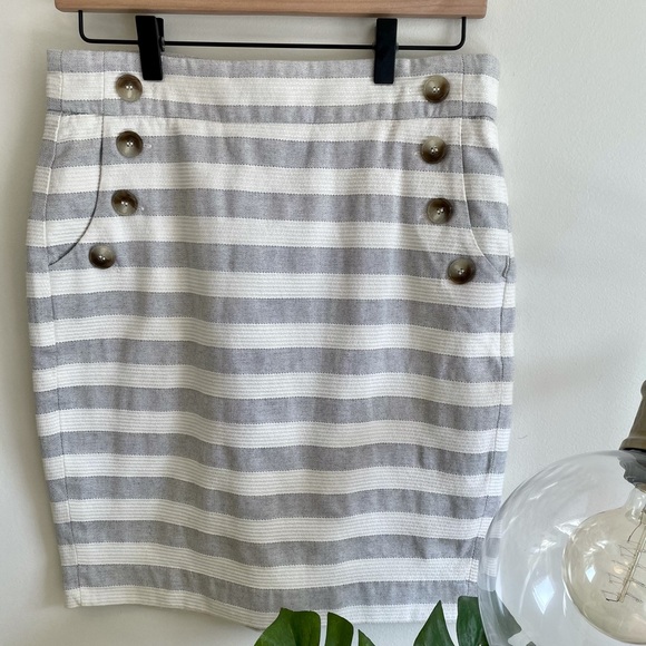 STRIPED LOFT PENCIL SKIRT WITH BUTTONS - Picture 2 of 4